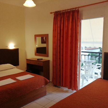 Giannis Hotel Paralía Buitenkant foto