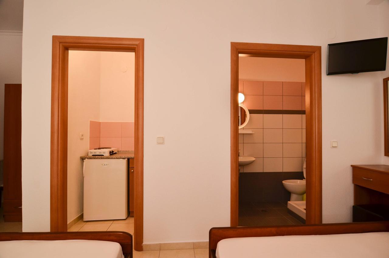 Giannis Hotel Paralía Buitenkant foto