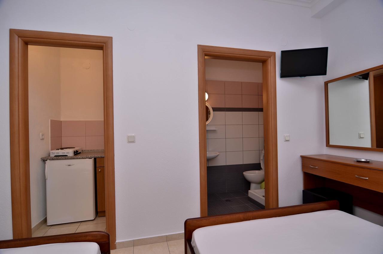Giannis Hotel Paralía Buitenkant foto