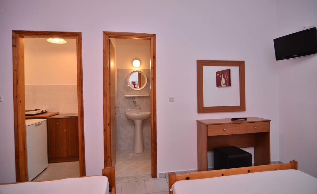Giannis Hotel Paralía Buitenkant foto