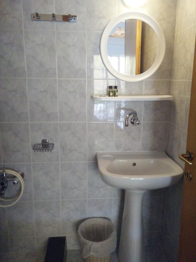 Giannis Hotel Paralía Buitenkant foto